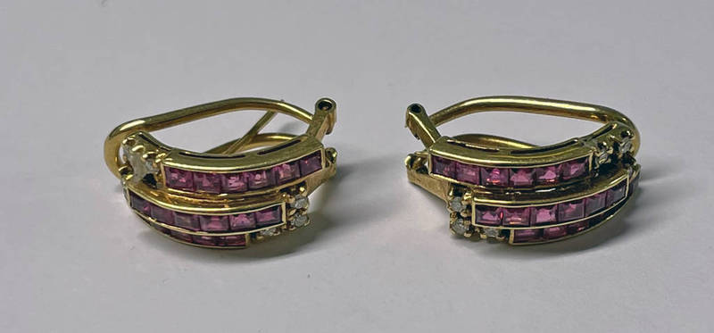 PAIR OF 18CT GOLD RUBY & DIAMOND EARRINGS SET WITH CALIBRE CUT RUBIES & BRILLIANT CUT DIAMONDS