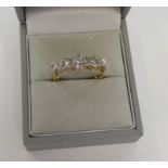 18CT GOLD DIAMOND 5-STONE RING, THE 5 GRADUATED DIAMONDS APPROX. 1.