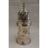 LARGE SILVER SUGAR CASTOR WITH SWIRLED DECORATION BY NATHAN & HAYES CHESTER 1904 - 17CM TALL,