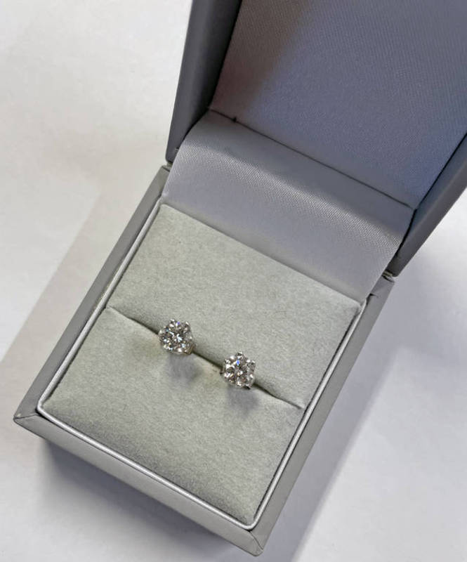 PAIR 18CT GOLD DIAMOND EARSTUDS, APPROX 0.