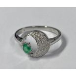 18CT GOLD EMERALD & DIAMOND SET DRESS RING Condition Report: Size - O