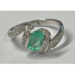 18CT GOLD EMERALD & DIAMOND TWIST RING Condition Report: Size - O Overall in good