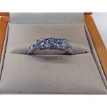 DIAMOND 3 STONE RING IN PLATINUM SETTING, THE BRILLIANT CUT DIAMONDS APPROX 0.