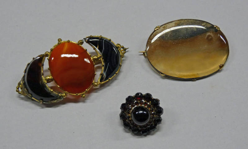 2 LATE 19TH OR EARLY 20TH CENTURY AGATE BROOCHES & 1 OTHER BROOCH