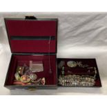 JEWELLERY BOX & CONTENTS OF VARIOUS MARCASITE RINGS, BROOCHES, BEAD NECKLACES,