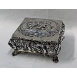 EDWARDIAN SILVER JEWELLERY BOX WITH PADDED INTERIOR, THE LID EMBOSSED WITH CHERUBS ON 4 SCROLL FEET,