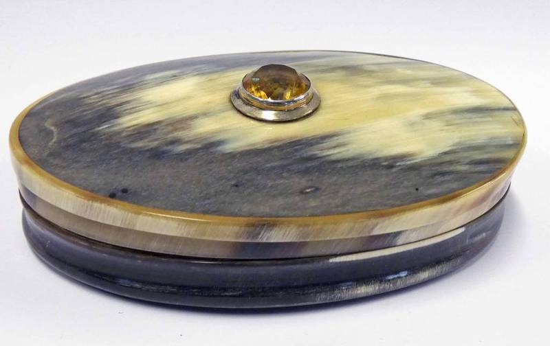 SCOTTISH OVAL HORN SNUFF BOX, THE LID INSET WITH FACETED CITRINE - 9.