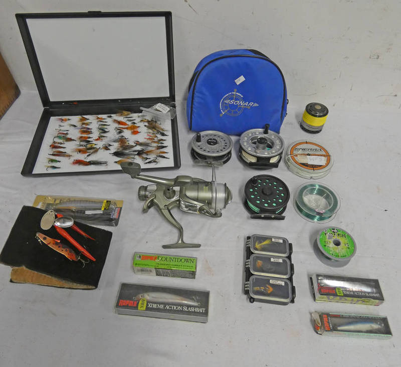 FISHING RELATED ITEMS TO INCLUDE VARIOUS REELS, SHAKESPEARE PROFESSIONAL 2528,