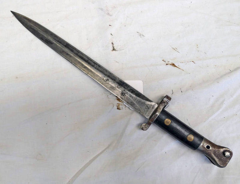 VICTORIAN PERIOD BRITISH 1888 PATTERN BAYONET WITH 30.