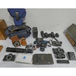 SELECTION OF VARIOUS CAMERAS, LENSES ETC TO INCLUDE MINOLTA DYNAX 50001, HANIMAR LENS,