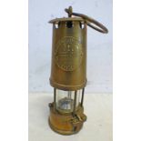 THE PROTECTOR LAMP & LIGHTING CO LTD TYPE 6 M & Q MAKERS ECCLES LAMP