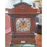 OAK CASED MANTLE CLOCK WITH METAL DIAL