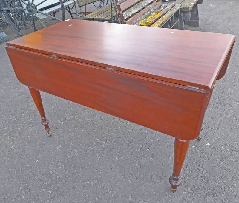 19TH CENTURY MAHOGANY PEMBROKE TABLE WITH SINGLE DRAWER ON TURNED SUPPORTS