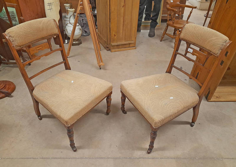 PAIR OF LATE 19TH CENTURY INLAID MAHOGANY CHAIRS ON TURNED SUPPORTS.