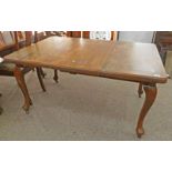LATE 19TH CENTURY OAK EXTENDING DINING TABLE ON QUEEN ANNE SUPPORTS,