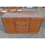 MID 20TH CENTURY OAK SIDEBOARD WITH 4 CENTRAL DRAWERS FLANKED BY 2 PANEL DOORS.