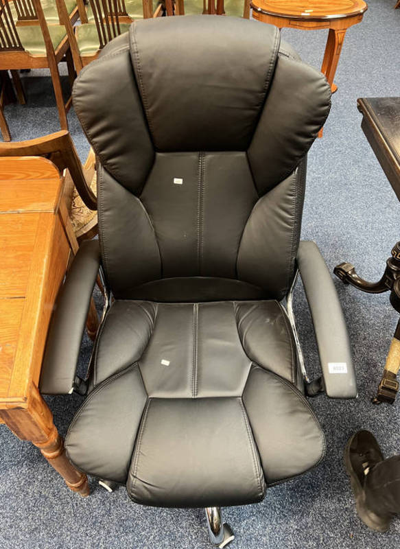 BLACK LEATHERETTE & CHROME SWIVEL OFFICE ARM CHAIR