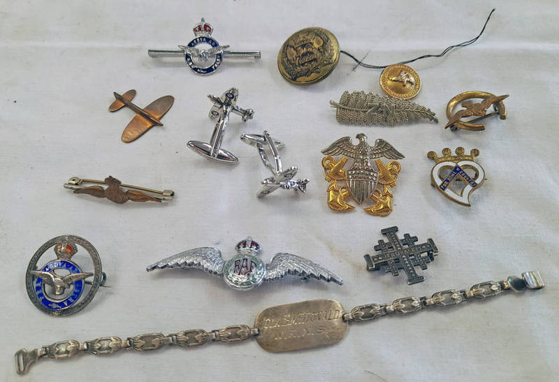 SELECTION OF BROOCHES, CUFF LINKS ETC TO INCLUDE SPITFIRE CUFF LINKS, RAF SWEET HEART BROOCH,