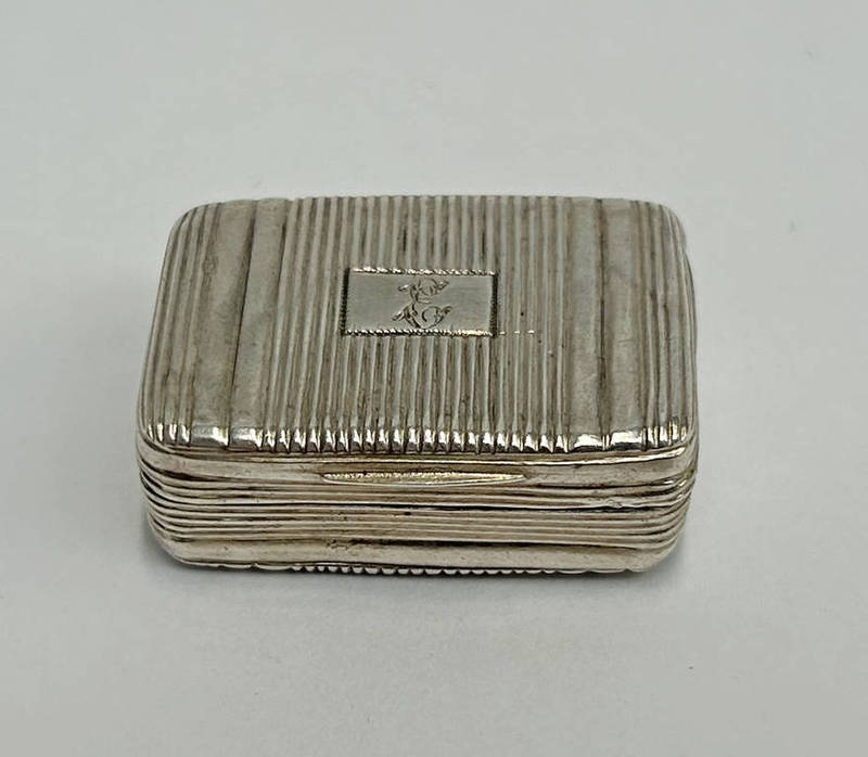 GEORGE III SILVER VINAIGRETTE WITH PIERCED FLORAL GRILLE BY WILLIAM ECTON, LONDON 1811 - 2.