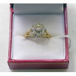 18CT GOLD DIAMOND CLUSTER RING THE CENTRE STONE OF APPROX 0.