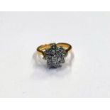 18CT GOLD DIAMOND CLUSTER RING, THE CENTRAL DIAMOND OF APPROX 0.