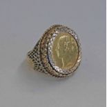 VICTORIAN 1885 SHIELD BACK HALF SOVEREIGN RING IN A 9CT GOLD MOUNT - 11.