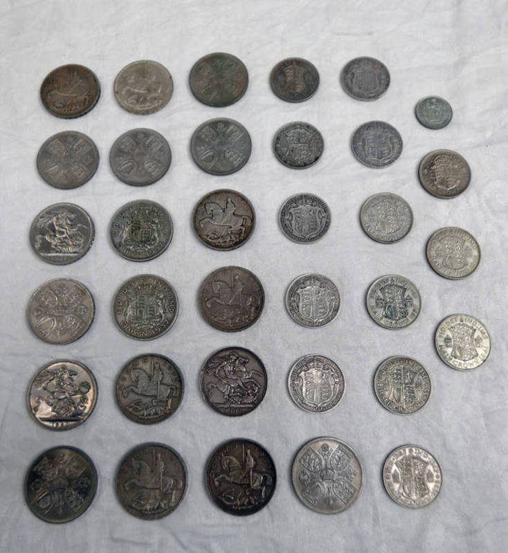 SELECTION OF 20TH CENTURY BRITISH CROWNS & HALF CROWNS TO INCLUDE 1902 EDWARD VII CROWN,