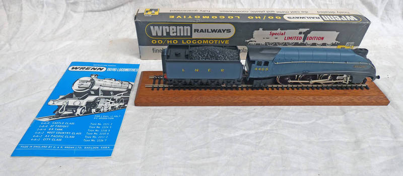 WRENN W2404 OO/HO GAUGE LIMITED EDITION L.N.E.R BLUE 4-6-2 'MALLARD' 4468 STEAM LOCOMOTIVE & TENDER.