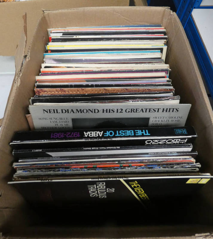 SELECTION OF VARIOUS VINYL RECORDS INCLUDING ARTISTS SUCH AS PAUL SIMON, NEIL DIAMOND,