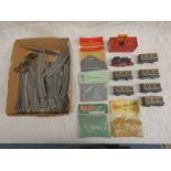 SELECTION OF OO GAUGE ITEMS INCLUDING 0-4-0 STEAM LOCOMOTIVE, WAGONS, CONTROLLER,