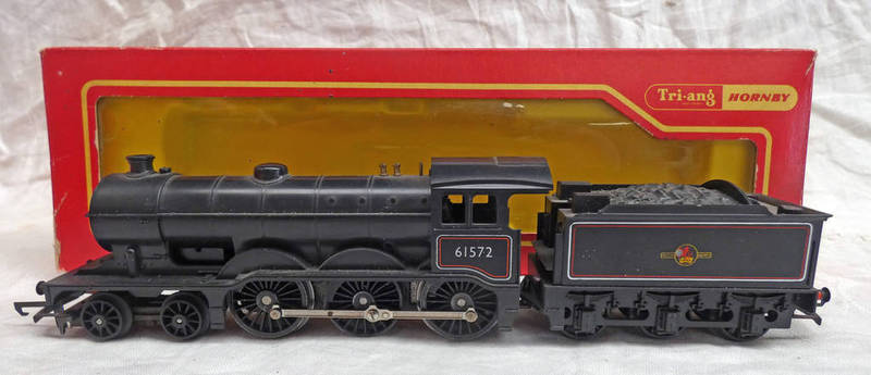 TRIANG/HORNBY R1505 OO GAUGE BR BLACK 4-6-0 61572 STEAM LOCOMOTIVE & TENDER.