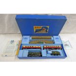 HORNBY EDP12 OO GAUGE DUCHESS OF MONTROSE PASSENGER TRAIN SET.