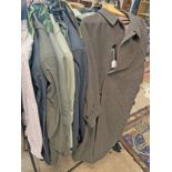 SELECTION OF MENS CLOTHING TO INCLUDE SUITS,