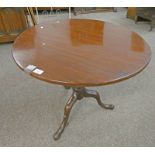 19TH CENTURY MAHOGANY CIRCULAR FLIP TOP PEDESTAL TABLE WITH 3 SPREADING SUPPORTS.