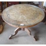 MAHOGANY CIRCULAR TABLE WITH DECORATIVE MARQUETRY INLAY ON CENTRE PEDESTAL WITH 3 SPREADING