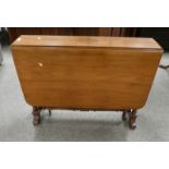 19TH CENTURY MAHOGANY GATE LEG TABLE ON TURNED SUPPORTS.