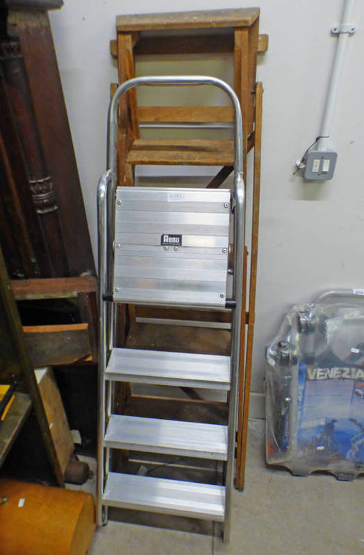 ALUMINIUM STEP LADDER & WOODEN STEP LADDER