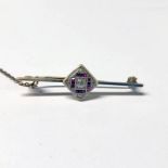 EARLY 20TH CENTURY GOLD RUBY & DIAMOND BAR BROOCH,