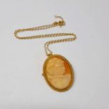 9CT GOLD CAMEO BROOCH PENDANT ON A 9CT GOLD CHAIN - 7.