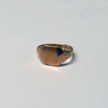 9CT GOLD SIGNET RING - 3.