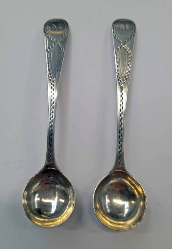 PAIR OF GEORGE III BRIGHT-CUT SILVER SALT SPOONS BY THOMAS WATSON,