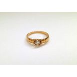 18CT GOLD DIAMOND SINGLE STONE RING, THE CUSHION SHAPED DIAMOND APPROX. 0.