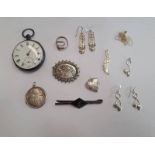 VARIOUS SILVER JEWELLERY INCLUDING LOCKETS,