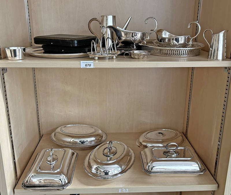 SELECTION OF SILVER PLATED WARE INCLUDING PAIR SAUCE BOATS, TRAY CASED CUTLERY,