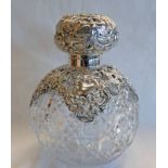 EDWARDIAN SILVER MOUNTED CUT GLASS GLOBULAR SCENT BOTTLE DECORATED WITH CHERUBS,