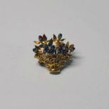 18CT GOLD RUBY, SAPPHIRE & DIAMOND GIARDINETTO BROOCH - 2.6CM WIDE, 7.