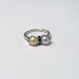 ART DECO STYLE RING SET WITH 2 PEARLS FLANKING A ROW OF CALIBRE CUT SAPPHIRES Condition