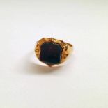 15CT GOLD BLOODSTONE SIGNET RING, RING SIZE M - 4.