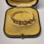 EARLY 20TH CENTURY YELLOW METAL HINGED BANGLE SET WITH 5 BRILLIANT & CUSHION SHAPED DIAMONDS,