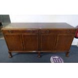 20TH CENTURY CROSSBANDED OAK & BURR WALNUT SIDEBOARD WITH 2 DRAWERS OVER 4 PANEL DOORS ON QUEEN